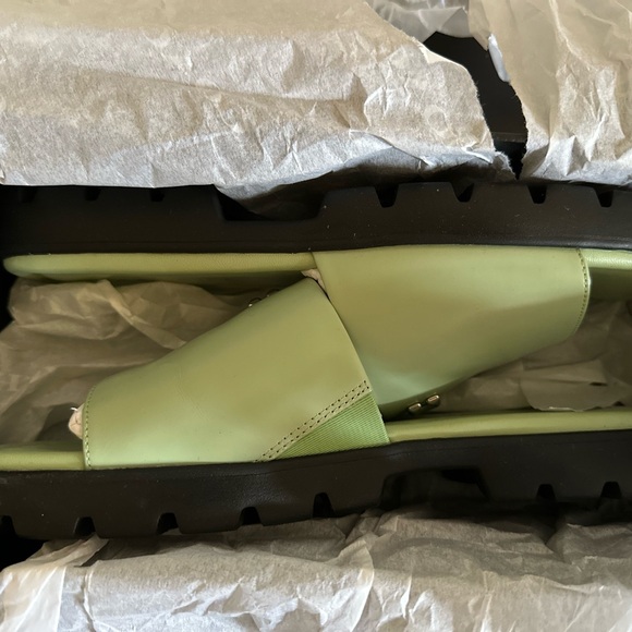 SHOES-SANDALS - Picture 2 of 7